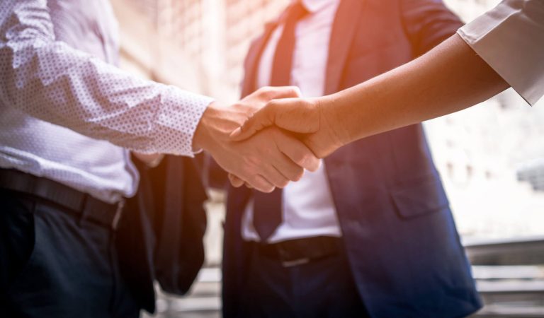 handshake-of-business-People-870879280_5874x2991-1.jpg
