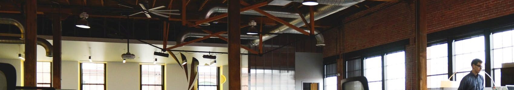 space-desk-workspace-coworking